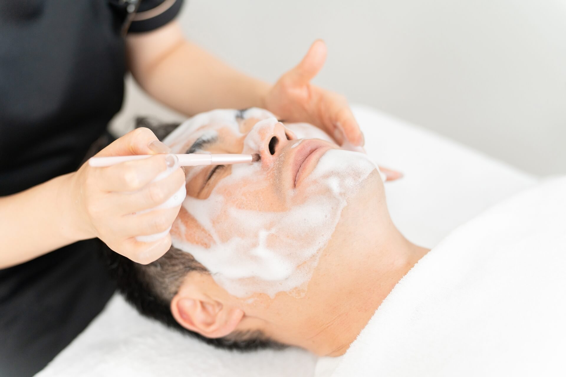 乾燥肌にも寄り添うメンズフェイシャルで期待できる変化